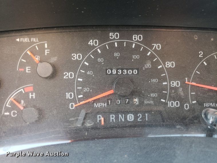 image for item DP8048 2001 Ford F250 Super Duty  flatbed pickup truck