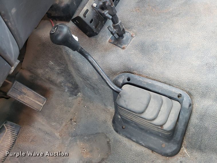 image for item DP8048 2001 Ford F250 Super Duty  flatbed pickup truck