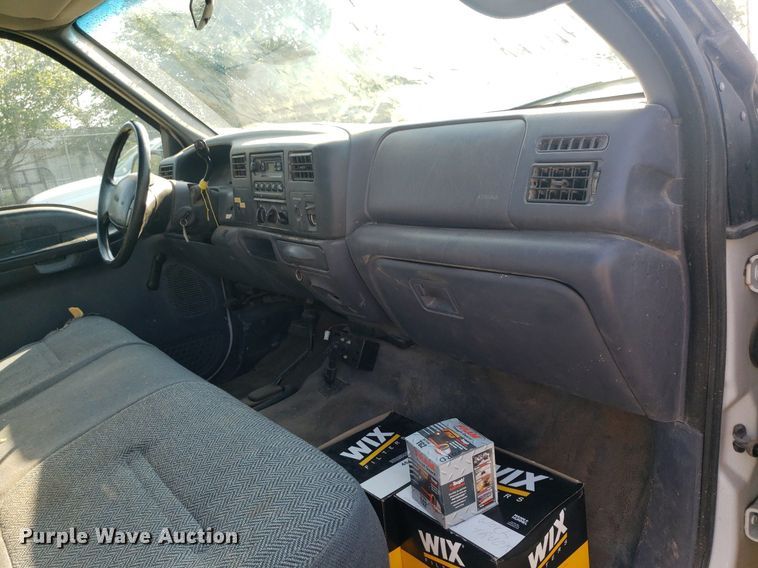 image for item DP8048 2001 Ford F250 Super Duty  flatbed pickup truck