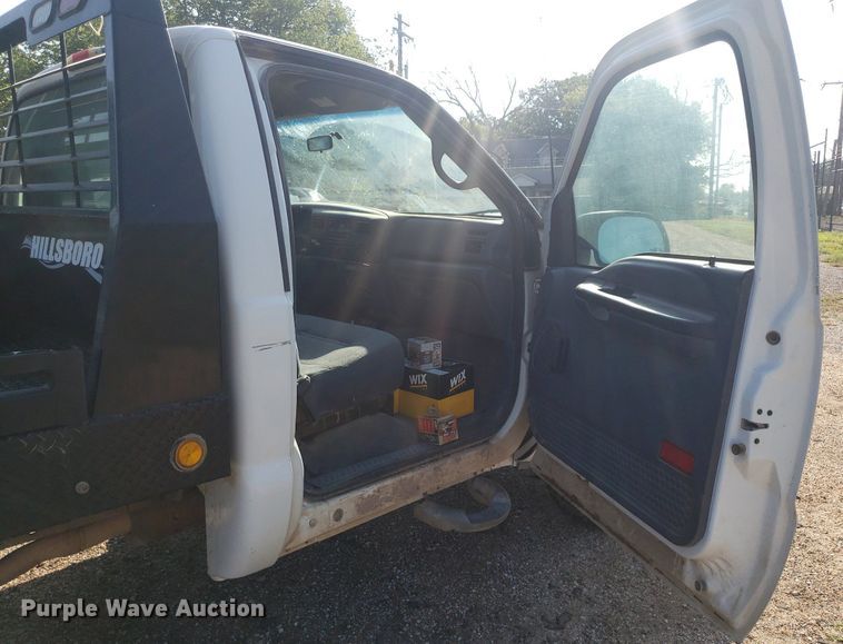 image for item DP8048 2001 Ford F250 Super Duty  flatbed pickup truck