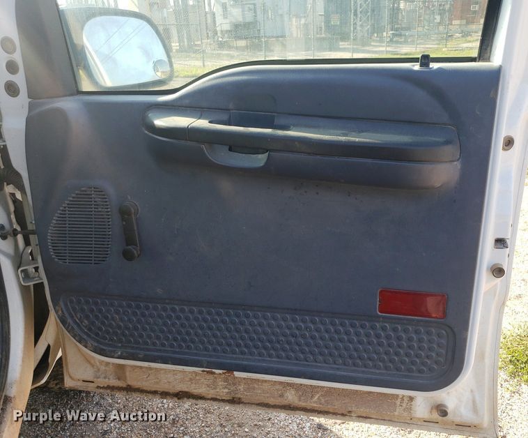 image for item DP8048 2001 Ford F250 Super Duty  flatbed pickup truck