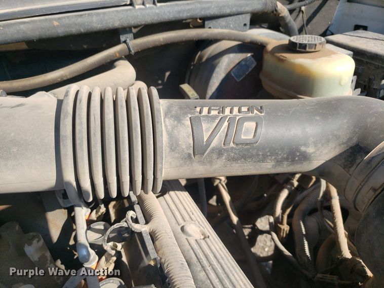 image for item DP8048 2001 Ford F250 Super Duty  flatbed pickup truck