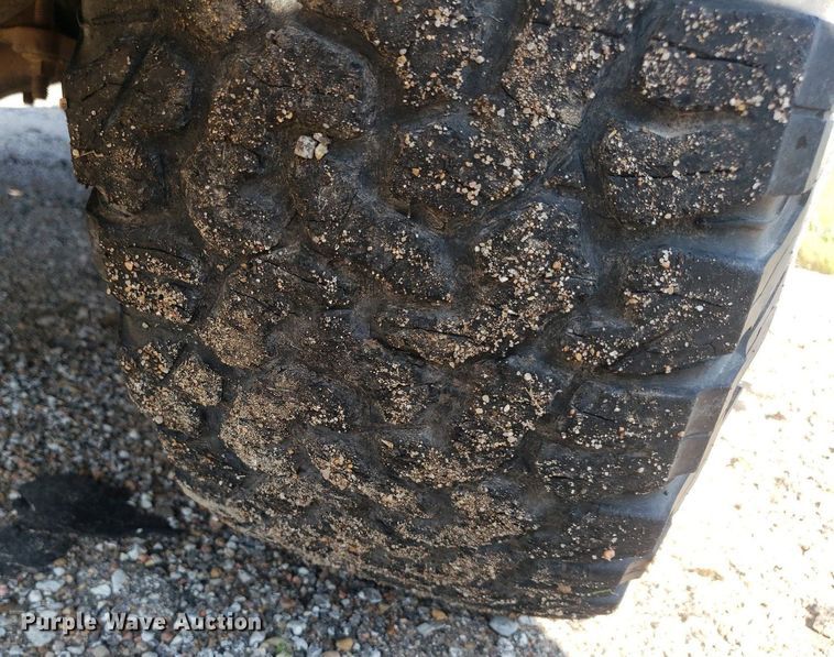 image for item DP8048 2001 Ford F250 Super Duty  flatbed pickup truck