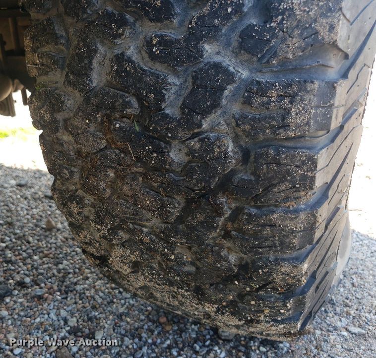 image for item DP8048 2001 Ford F250 Super Duty  flatbed pickup truck