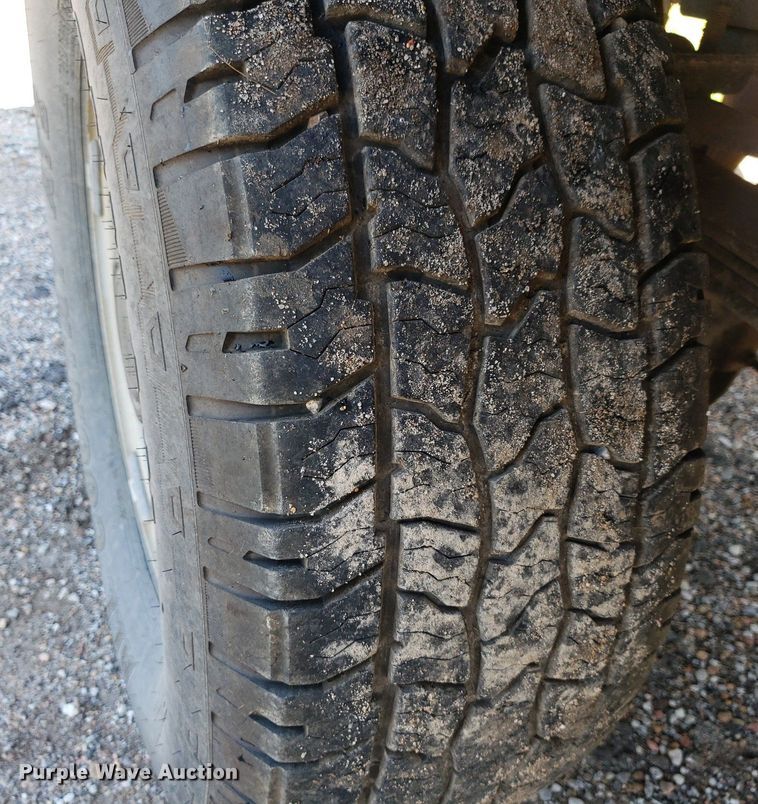 image for item DP8048 2001 Ford F250 Super Duty  flatbed pickup truck