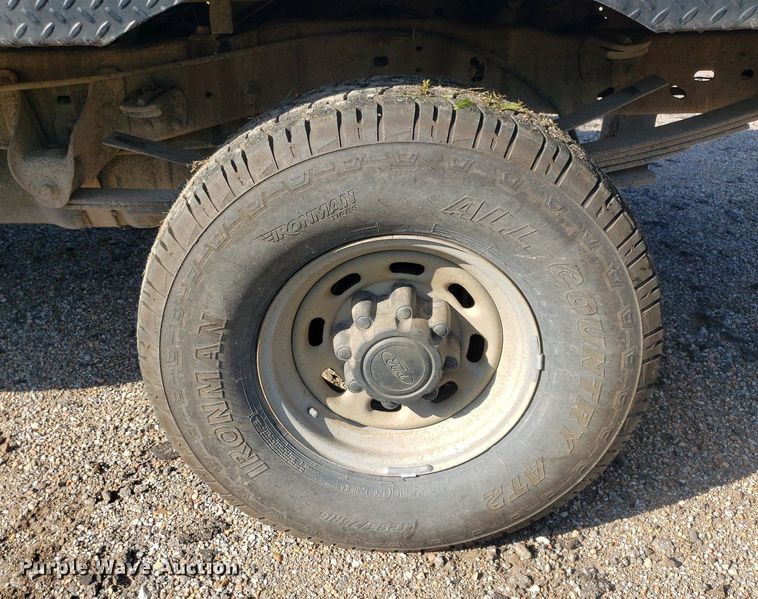 image for item DP8048 2001 Ford F250 Super Duty  flatbed pickup truck