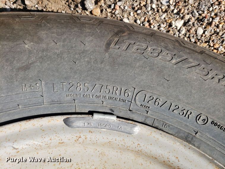 image for item DP8048 2001 Ford F250 Super Duty  flatbed pickup truck