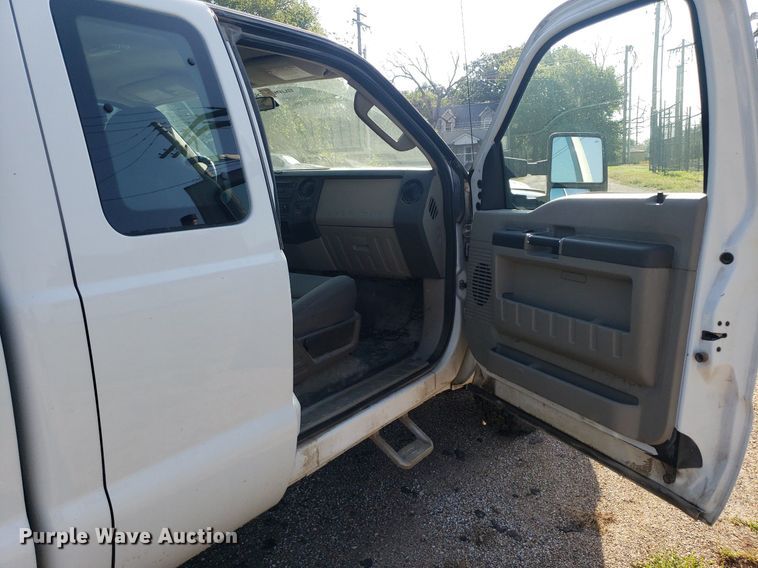 image for item DP8049 2010 Ford F250 Super Duty  SuperCab pickup truck