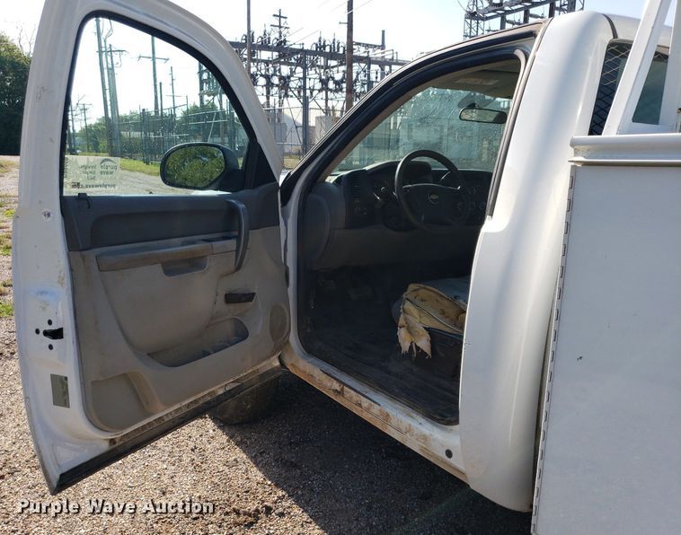 image for item DP8050 2012 Chevrolet Silverado 2500HD  utility bed pickup truck