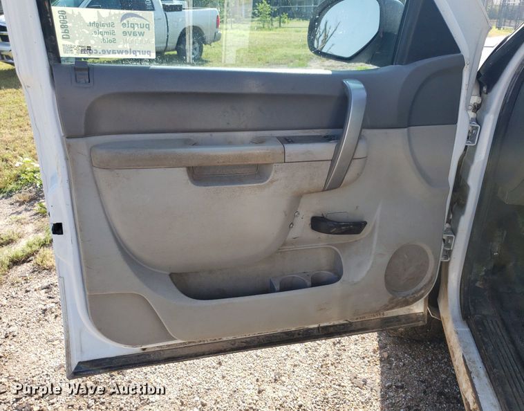 image for item DP8050 2012 Chevrolet Silverado 2500HD  utility bed pickup truck