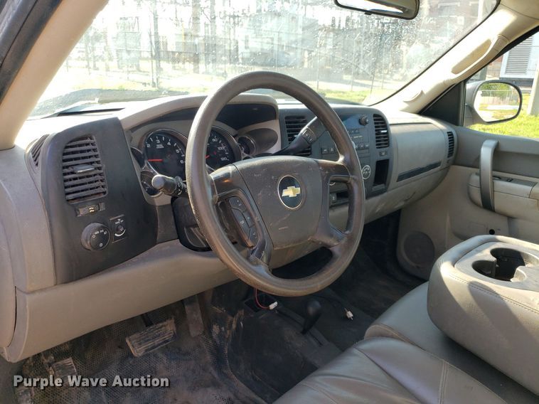 image for item DP8050 2012 Chevrolet Silverado 2500HD  utility bed pickup truck