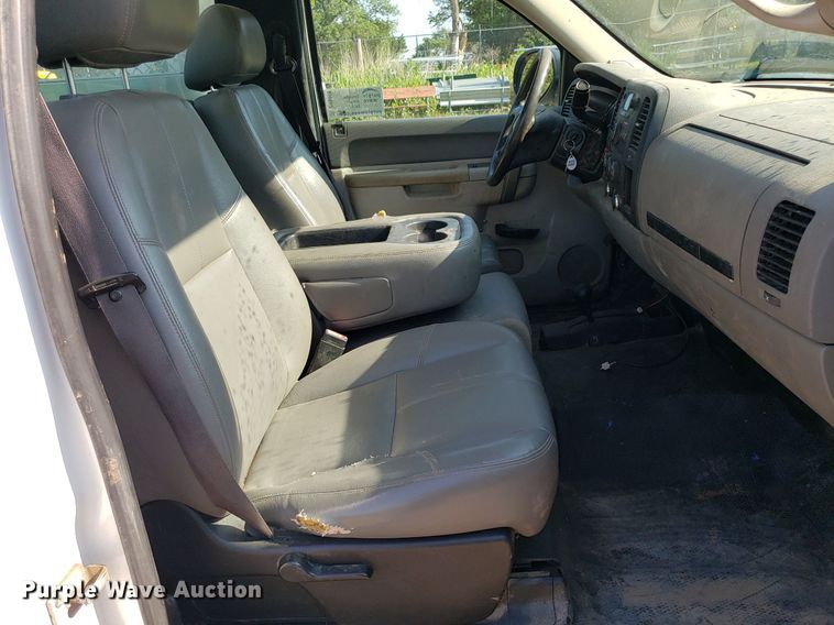 image for item DP8050 2012 Chevrolet Silverado 2500HD  utility bed pickup truck