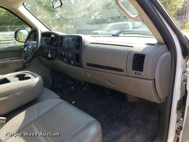 image for item DP8050 2012 Chevrolet Silverado 2500HD  utility bed pickup truck