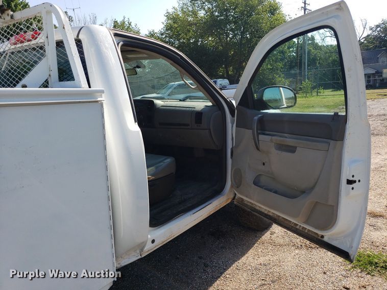 image for item DP8050 2012 Chevrolet Silverado 2500HD  utility bed pickup truck