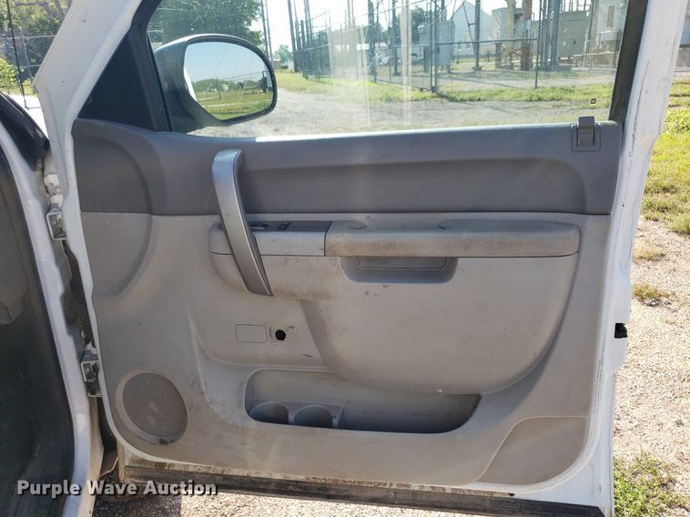 image for item DP8050 2012 Chevrolet Silverado 2500HD  utility bed pickup truck