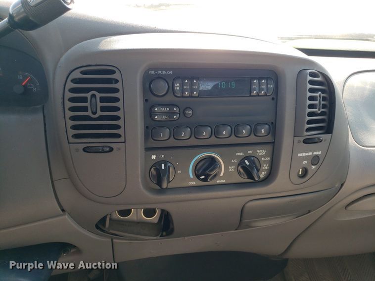 image for item DP8052 1998 Ford F150  SuperCab pickup truck