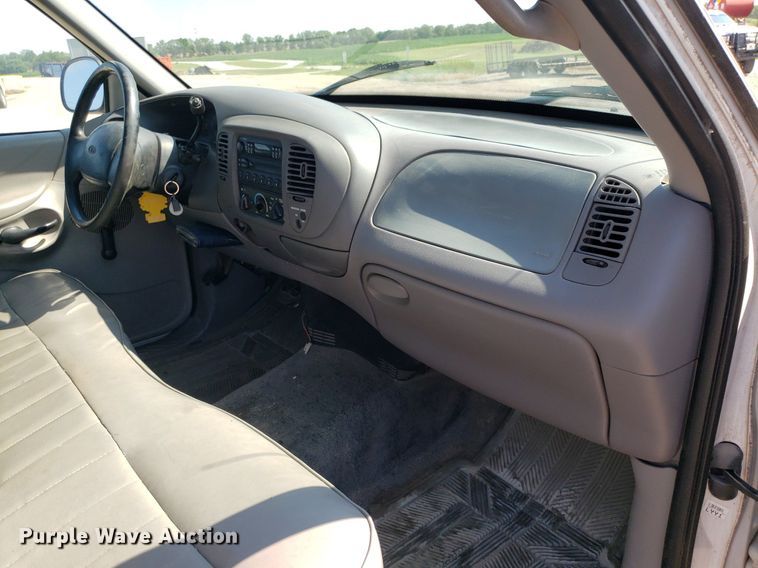 image for item DP8052 1998 Ford F150  SuperCab pickup truck