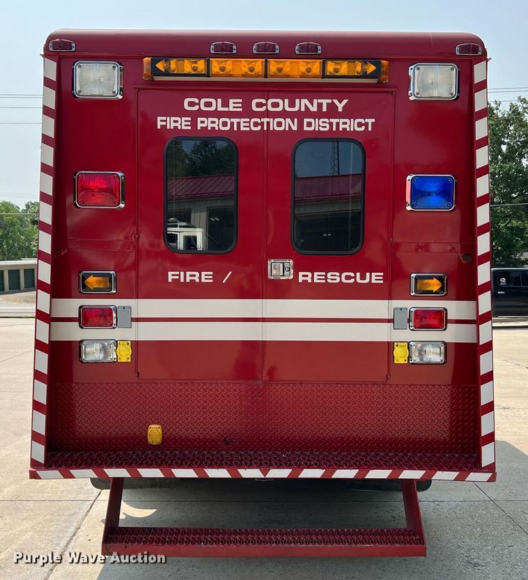 image for item II9156 1997 International 4700  rescue vehicle