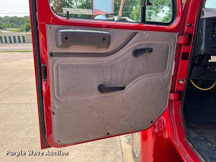 image for item II9156 1997 International 4700  rescue vehicle