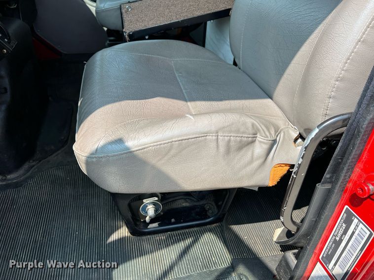 image for item II9156 1997 International 4700  rescue vehicle