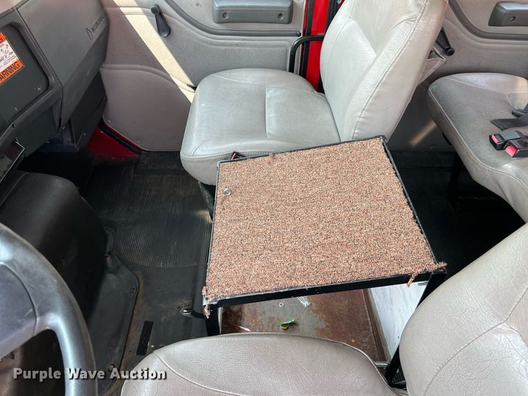 image for item II9156 1997 International 4700  rescue vehicle