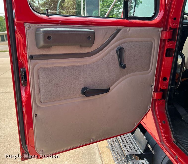 image for item II9156 1997 International 4700  rescue vehicle