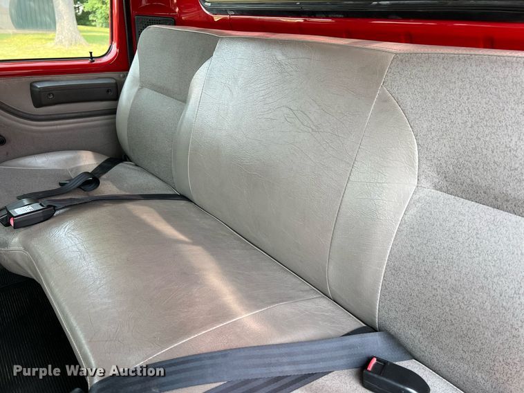 image for item II9156 1997 International 4700  rescue vehicle