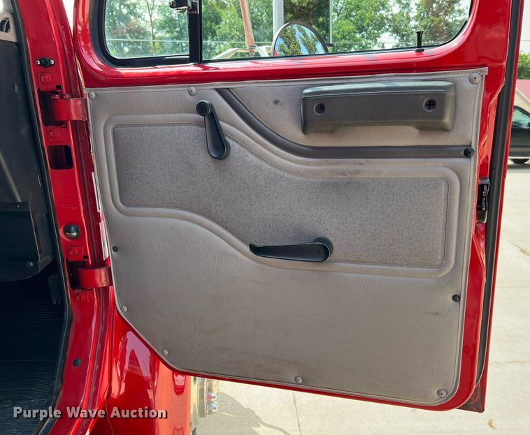 image for item II9156 1997 International 4700  rescue vehicle