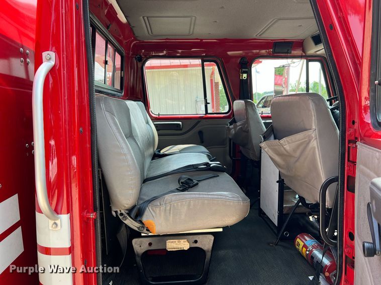 image for item II9156 1997 International 4700  rescue vehicle