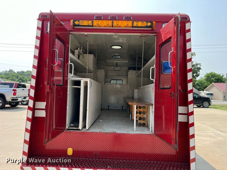 image for item II9156 1997 International 4700  rescue vehicle