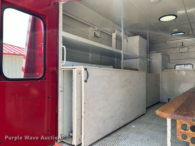 image for item II9156 1997 International 4700  rescue vehicle