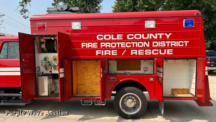 image for item II9156 1997 International 4700  rescue vehicle