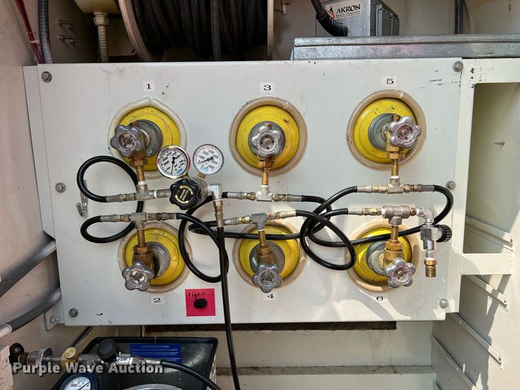 image for item II9156 1997 International 4700  rescue vehicle