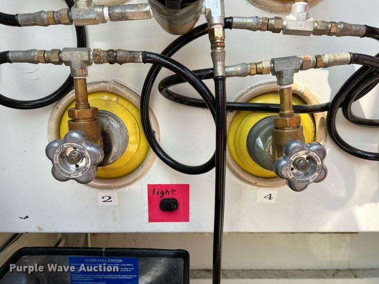 image for item II9156 1997 International 4700  rescue vehicle