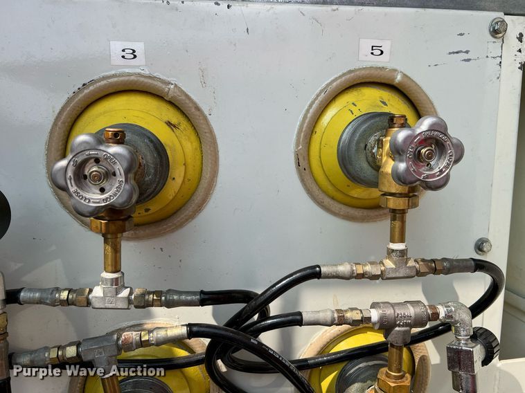 image for item II9156 1997 International 4700  rescue vehicle