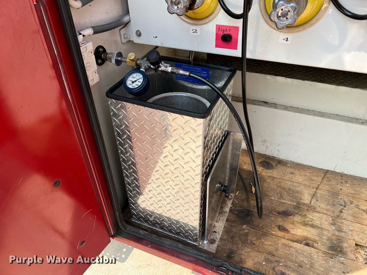 image for item II9156 1997 International 4700  rescue vehicle