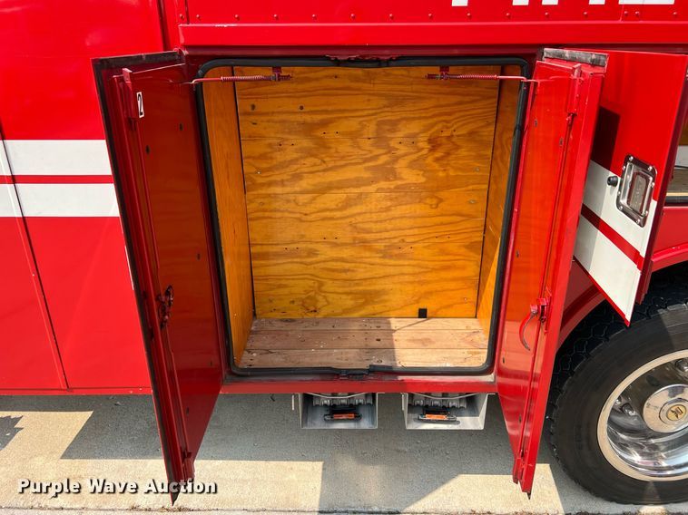 image for item II9156 1997 International 4700  rescue vehicle