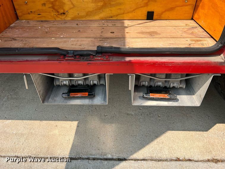 image for item II9156 1997 International 4700  rescue vehicle