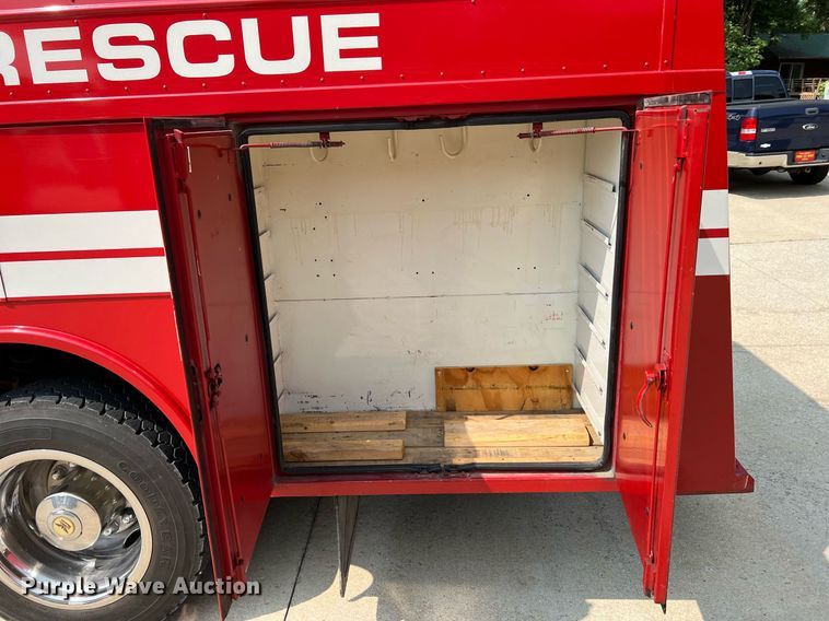 image for item II9156 1997 International 4700  rescue vehicle