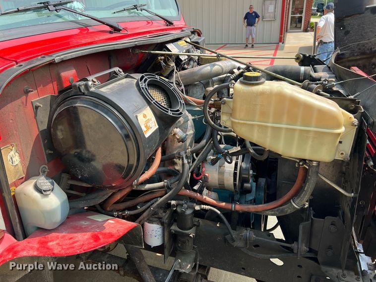 image for item II9156 1997 International 4700  rescue vehicle