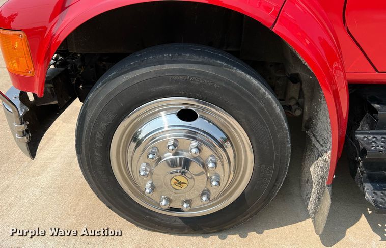 image for item II9156 1997 International 4700  rescue vehicle