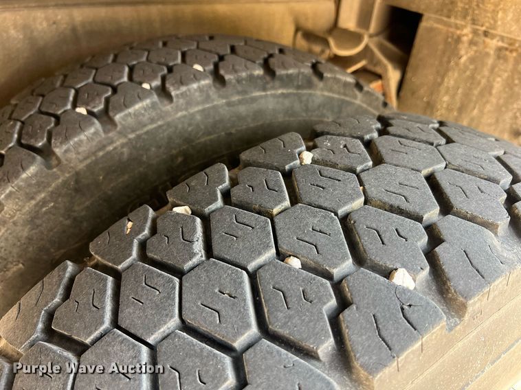 image for item II9156 1997 International 4700  rescue vehicle