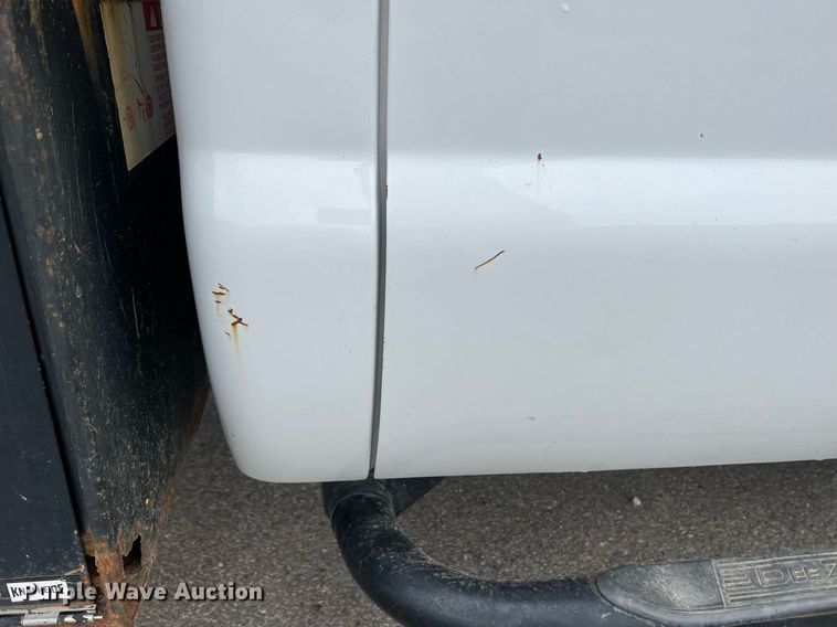 image for item II9170 2009 Ford F350 Super Duty XL  dump flatbed pickup truck