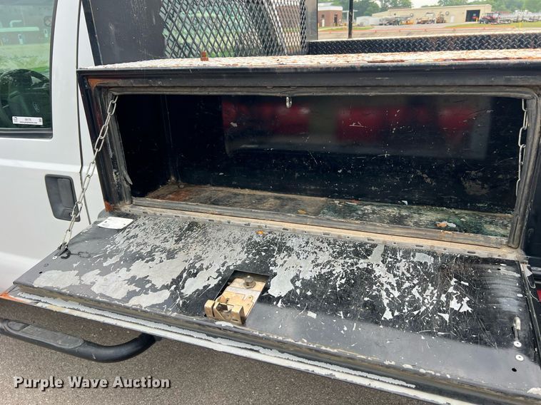 image for item II9170 2009 Ford F350 Super Duty XL  dump flatbed pickup truck