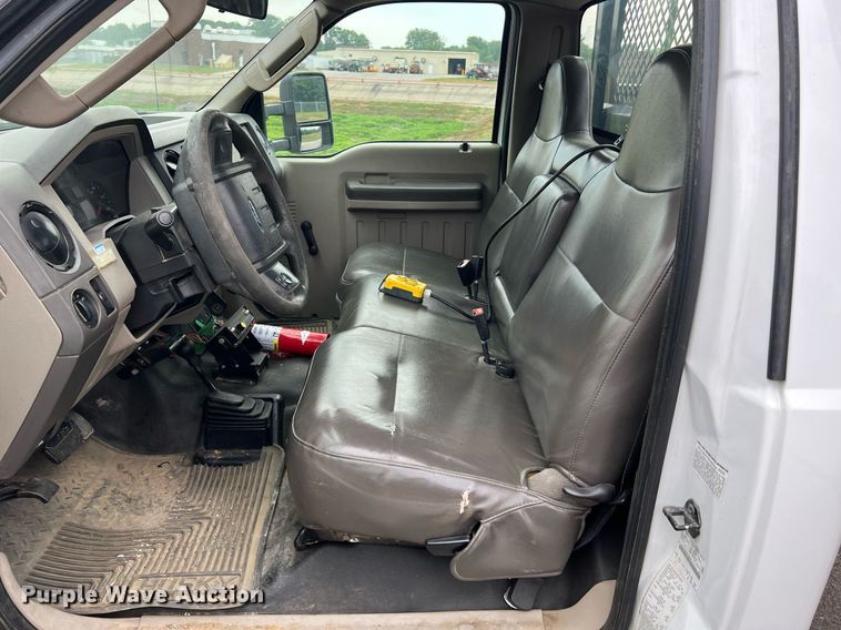 image for item II9170 2009 Ford F350 Super Duty XL  dump flatbed pickup truck