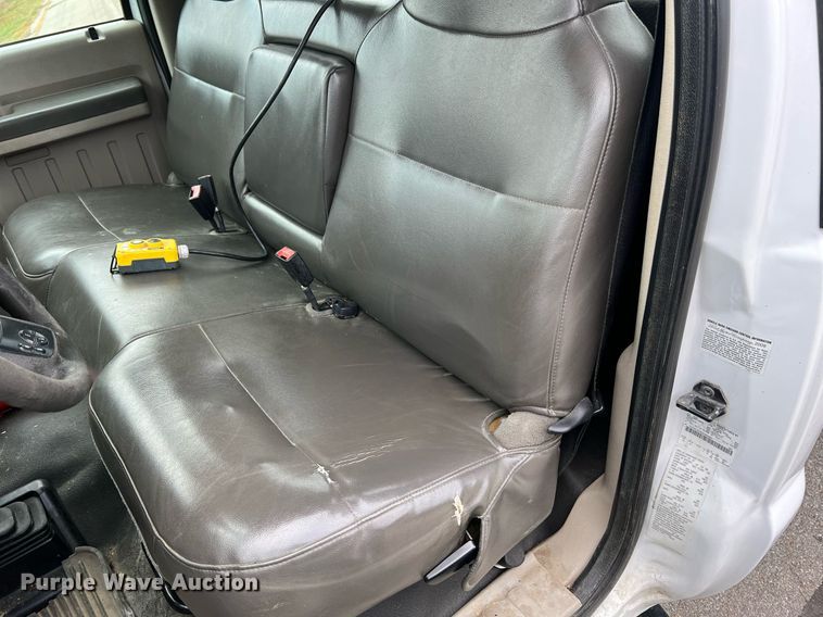 image for item II9170 2009 Ford F350 Super Duty XL  dump flatbed pickup truck