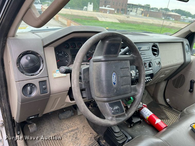 image for item II9170 2009 Ford F350 Super Duty XL  dump flatbed pickup truck