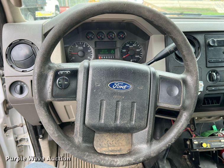 image for item II9170 2009 Ford F350 Super Duty XL  dump flatbed pickup truck