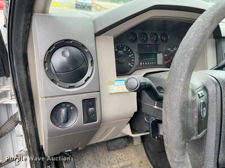 image for item II9170 2009 Ford F350 Super Duty XL  dump flatbed pickup truck