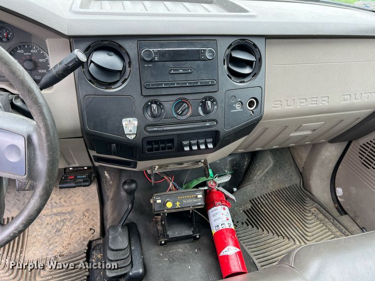 image for item II9170 2009 Ford F350 Super Duty XL  dump flatbed pickup truck